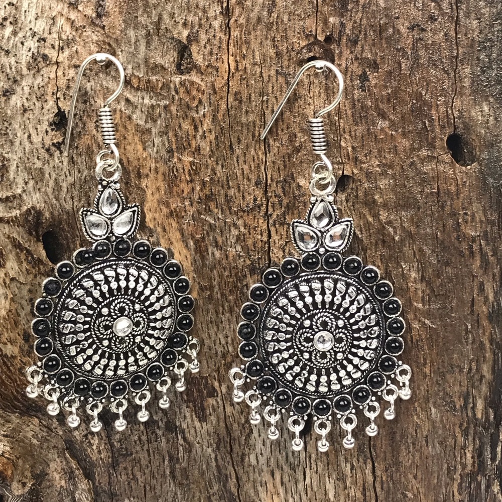 Moghul inspired glass beaded dangler Earrings - Picture 2 of 6